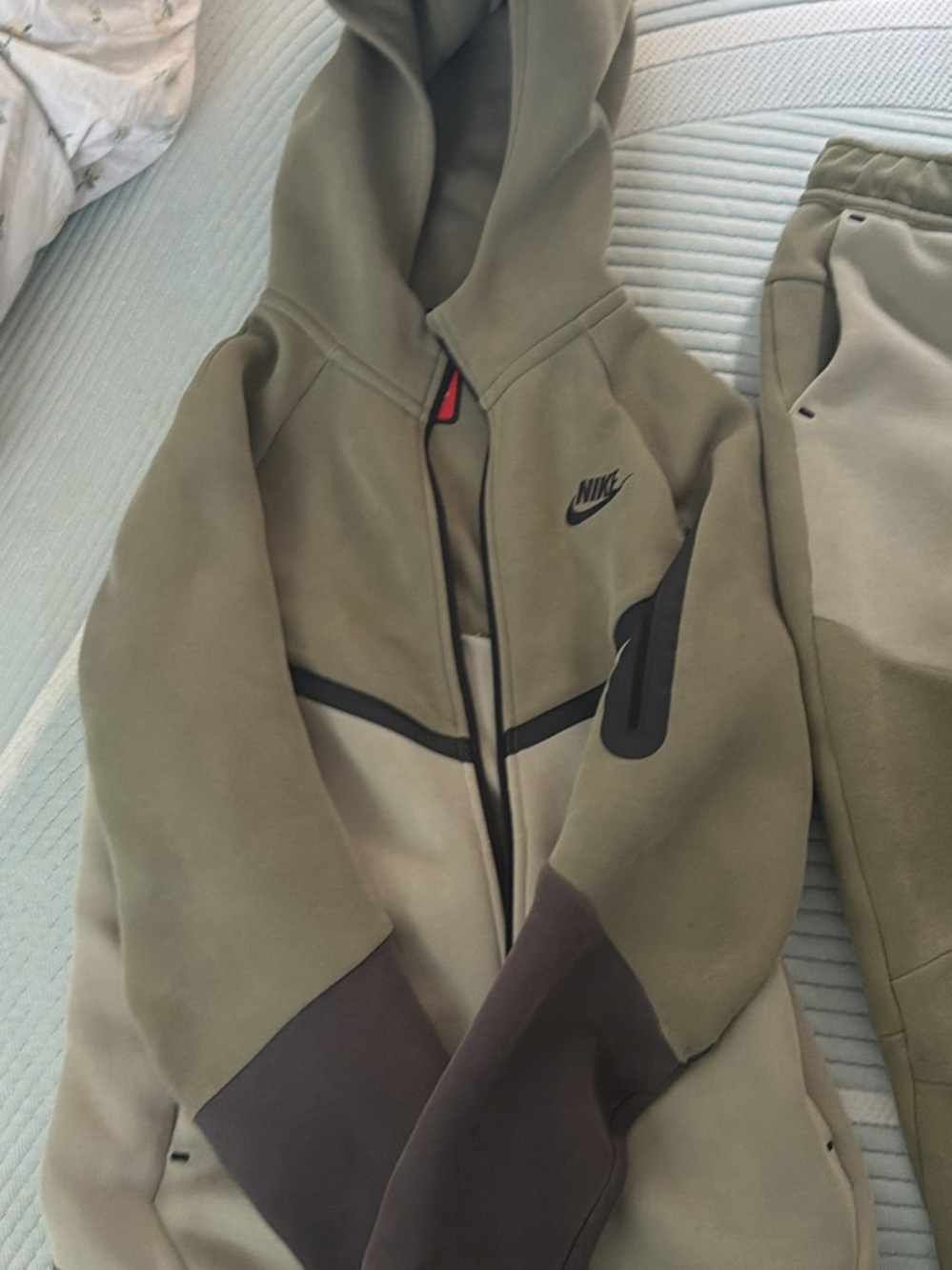 Nike Tech Boys Large Green Color Block Set! - Picture 5 of 10